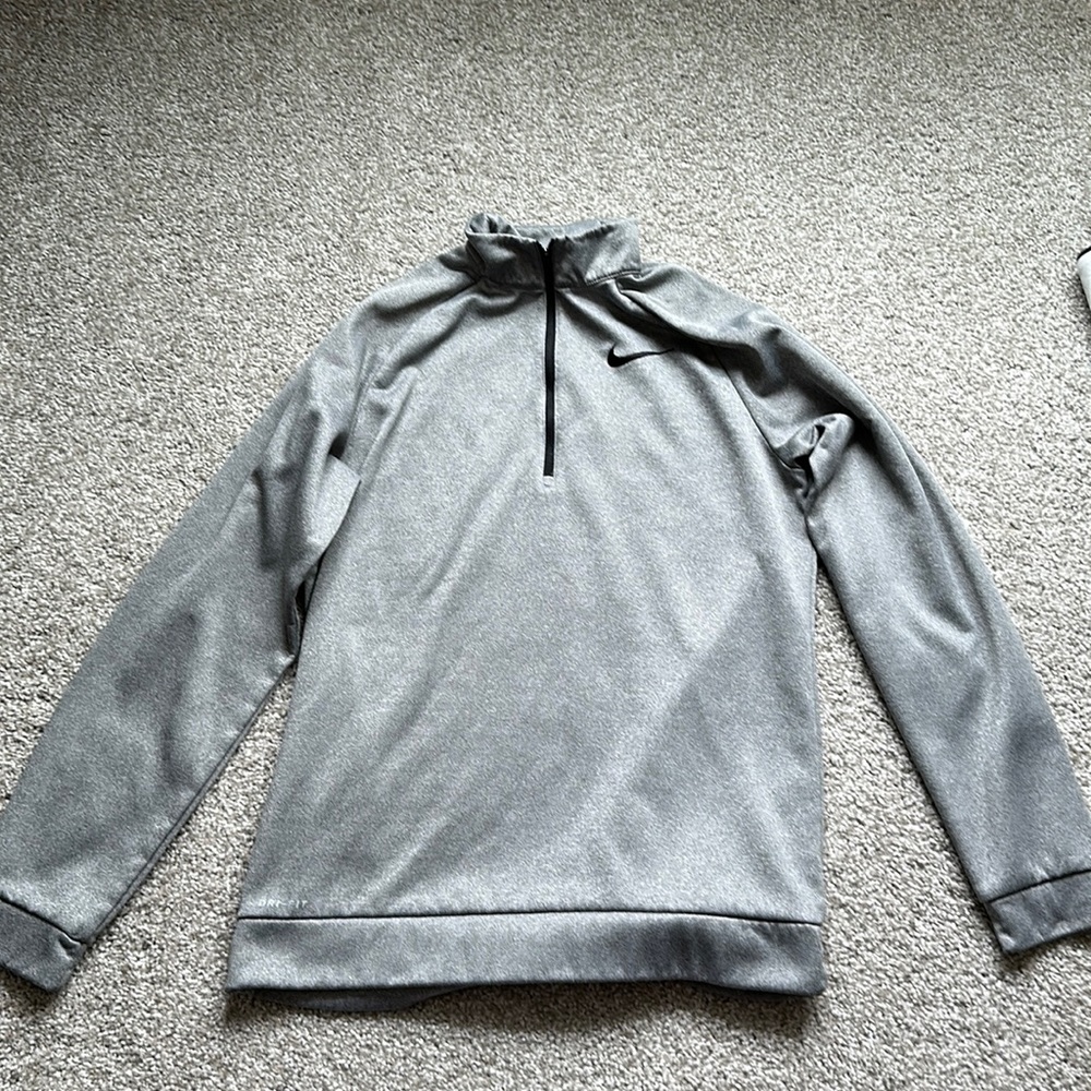 Men’s Nike Dri-Fit fleece pullover in gray, size MT